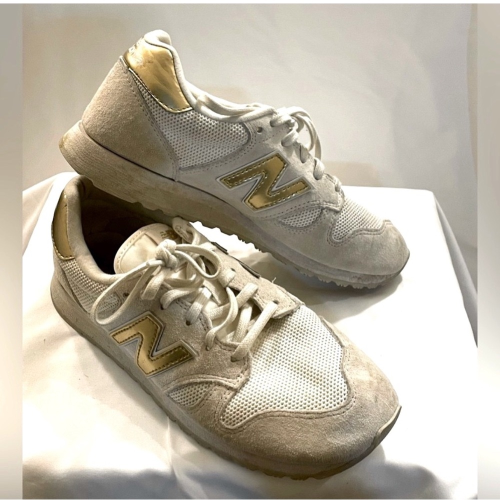 New Balance 520 Retro Sneakers Women’s Size 8 – White Gold Neutral
